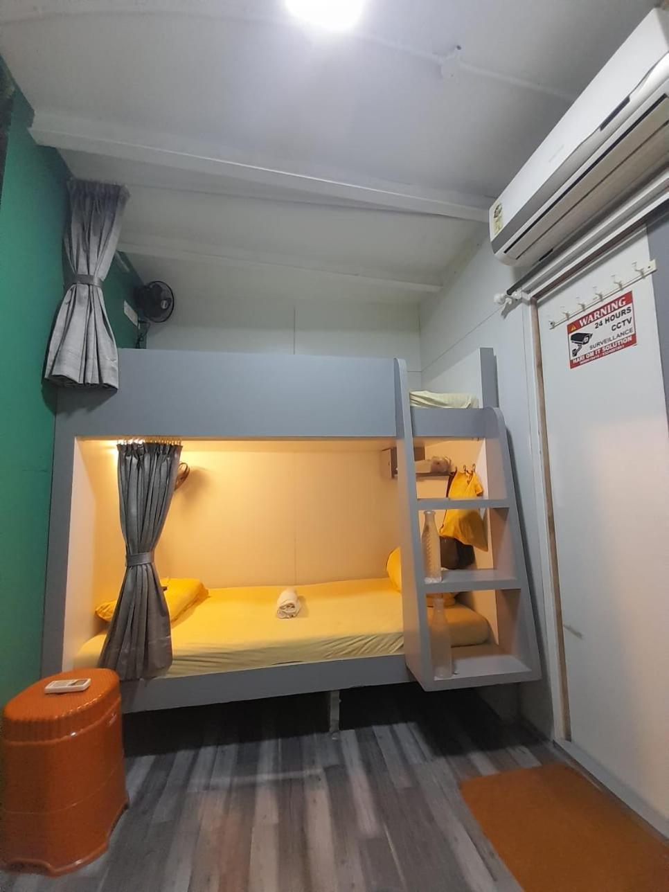 Sinhassan Dormitory Hostel Juhu Bombaim Exterior foto